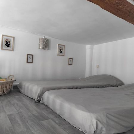 Au Pied Du Baou Apartman Saint-Chamas Kültér fotó